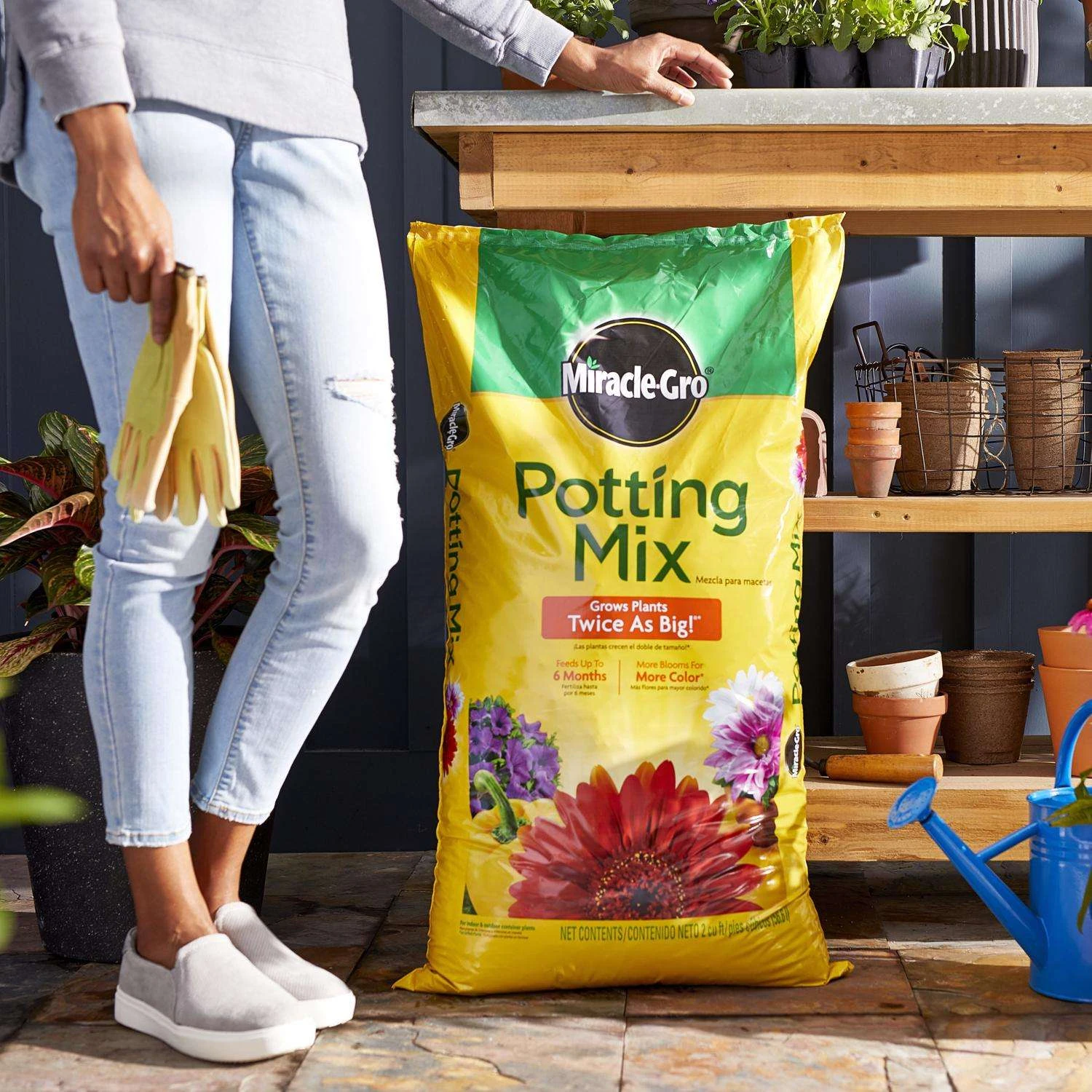 Miracle-Gro Flower And Plant Potting Mix 2 Cu Ft - Image 3